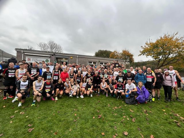 🔴⚪️⚫️ The Weekly Roundup🔴⚪️⚫️

🏴󠁧󠁢󠁷󠁬󠁳󠁿 What a way to kick off November! Our final race of the 2024 running championships saw 130 #teampth athletes on the start line for the Richard Burton 10K 🏁 An incredible turnout with an amazing atmosphere! From first-timers tackling their first 10K to those smashing their PBs, every one of our Harriers made us proud 💪 We certainly know how to start a month in style 🤩

A huge thank you to all the organisers and volunteers who make this event possible—without you, this much-loved race wouldn’t be the same. We’re thrilled to support @richardburton10k each year! 👏🏻

⭐️ Shoutout to @parkrunuk highlights: 

🅿️ in Ystalyfera:
5️⃣0️⃣th Parkrun for Christine Williams 🥳 

✈️ in Ogród Saski, Lublin we saw Claudia Lewis, in minehead we saw Jayne Perkins, in Llyn Llech Owain Kathryn Cunningham, in Pontypridd we saw Robyn and Callum Curtis, in aberdare we saw Rosie Courts, in tremorfa we saw Fran Knight. 

Share your activities from last week if we missed them! 👇✌🏻
•
•
•
•
#ironmantriclub #triathlonclub  #teampth  #ptharriers #weswimweridewerun #welshtri #welshathletics #brittri #southwalesrunning #runnersofinstagram #tricommunity #running  #fitness #runningmotivation #instarunners #training #sport #workout  #instarunner #fitnessmotivation #runningcommunity #triathlon #runnersworld #ukrunchat